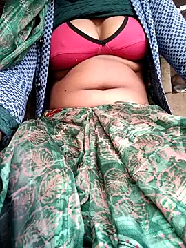 Snapshot of Queen_chayna chatting on January 18, 2026, 2:04 am Queen chayna online show from January 18, 2026, 2:04 am