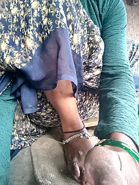 Snapshot of Queen_chayna chatting on February 5, 2026, 1:32 am Queen chayna online show from February 5, 2026, 1:32 am