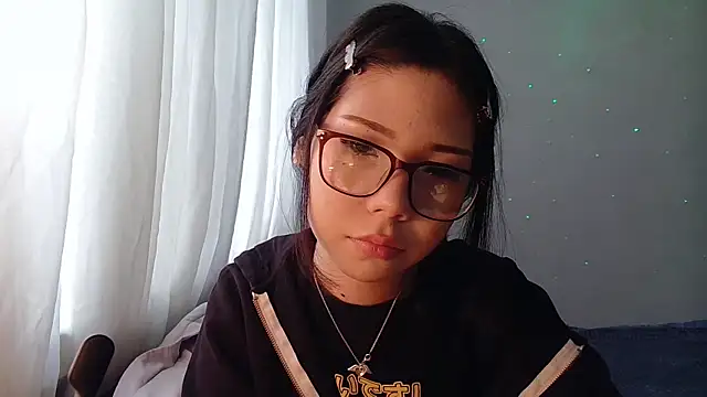 AprilOnilll online show from January 8, 2026, 7:32 am