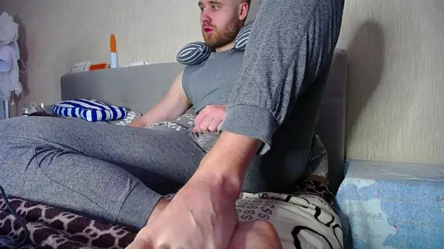 Snapshot of LorenzoLux chatting on February 22, 2025, 10:29 am LorenzoLux online show from February 22, 2025, 10:29 am