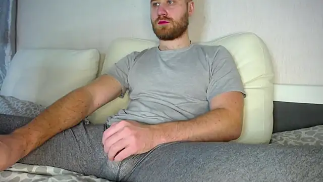 Snapshot of LorenzoLux chatting on March 2, 2025, 5:25 pm LorenzoLux online show from March 2, 2025, 5:25 pm