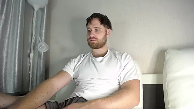 Snapshot of LorenzoLux chatting on October 12, 2025, 5:45 pm LorenzoLux online show from October 12, 2025, 5:45 pm