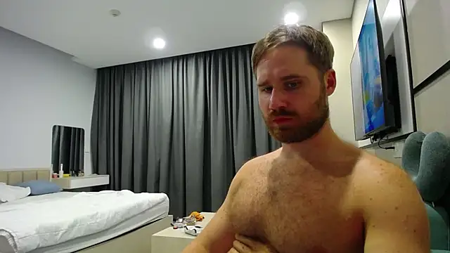 LorenzoLux online show from April 6, 2026, 5:36 pm