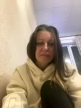 Snapshot of Titana999 chatting on January 5, 2026, 10:35 pm Titana999 online show from January 5, 2026, 10:35 pm