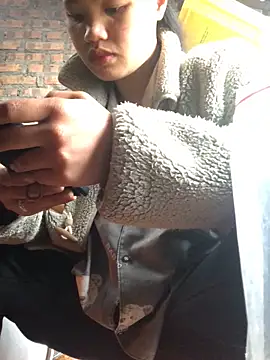 Snapshot of Minhkhue121 chatting on February 10, 2026, 2:15 am Minhkhue121 online show from February 10, 2026, 2:15 am