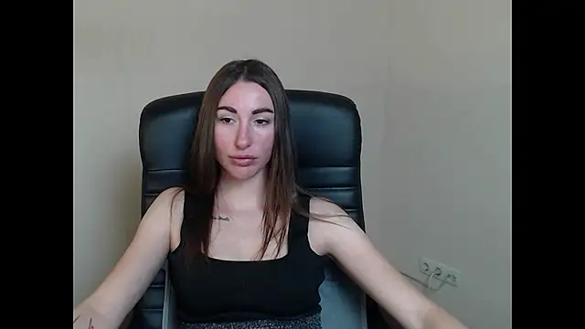 Snapshot of cammila_horn chatting on January 14, 2026, 6:24 pm cammila horn online show from January 14, 2026, 6:24 pm