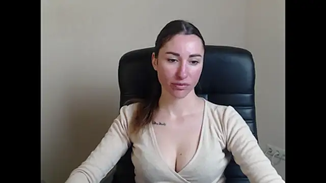 Snapshot of cammila_horn chatting on February 4, 2026, 6:41 am cammila horn online show from February 4, 2026, 6:41 am