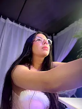 ShyDesireXXX online show from March 4, 2026, 5:35 am