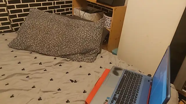 Snapshot of Spatgirl chatting on February 15, 2026, 7:10 pm Spatgirl online show from February 15, 2026, 7:10 pm