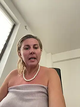 Snapshot of Amelia9798 chatting on January 10, 2026, 8:27 am Amelia9798 online show from January 10, 2026, 8:27 am