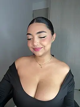 Snapshot of SASHASTRADA_ chatting on March 26, 2026, 5:35 am SASHASTRADA online show from March 26, 2026, 5:35 am