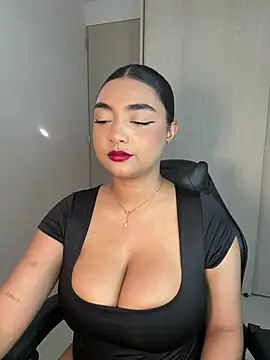 Snapshot of SASHASTRADA_ chatting on April 7, 2026, 9:26 pm SASHASTRADA online show from April 7, 2026, 9:26 pm