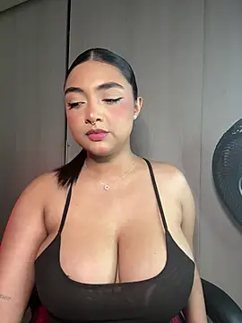 Snapshot of SASHASTRADA_ chatting on May 18, 2026, 3:02 am SASHASTRADA online show from May 18, 2026, 3:02 am