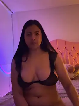 Snapshot of Nina_Belle chatting on February 28, 2026, 3:40 am Nina Belle online show from February 28, 2026, 3:40 am