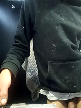 Snapshot of AlejandreBy chatting on February 3, 2026, 3:28 pm AlejandreBy online show from February 3, 2026, 3:28 pm