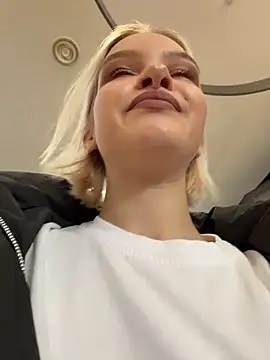 Snapshot of AshleyMur chatting on February 2, 2026, 5:06 am AshleyMur online show from February 2, 2026, 5:06 am