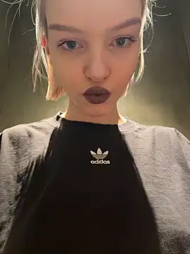 Snapshot of AshleyMur chatting on February 3, 2026, 5:05 am AshleyMur online show from February 3, 2026, 5:05 am