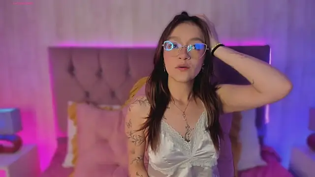 Snapshot of alyy_cut3 chatting on February 11, 2026, 2:33 pm alyy cut3 online show from February 11, 2026, 2:33 pm