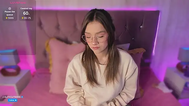 Snapshot of alyy_cut3 chatting on February 17, 2026, 2:02 pm alyy cut3 online show from February 17, 2026, 2:02 pm