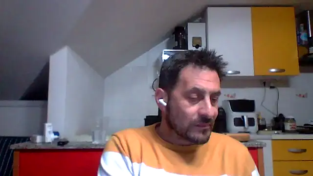 Snapshot of colosone chatting on April 16, 2026, 8:09 pm colosone online show from April 16, 2026, 8:09 pm