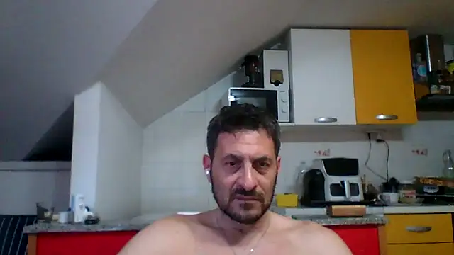 Snapshot of colosone chatting on April 18, 2026, 5:06 pm colosone online show from April 18, 2026, 5:06 pm