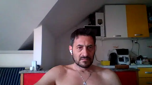 Snapshot of colosone chatting on April 20, 2026, 8:17 am colosone online show from April 20, 2026, 8:17 am