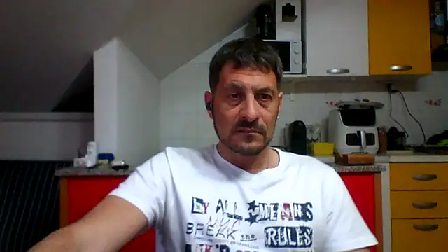 Snapshot of colosone chatting on May 5, 2026, 5:48 am colosone online show from May 5, 2026, 5:48 am