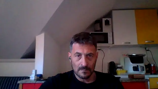 Snapshot of colosone chatting on May 11, 2026, 4:15 pm colosone online show from May 11, 2026, 4:15 pm
