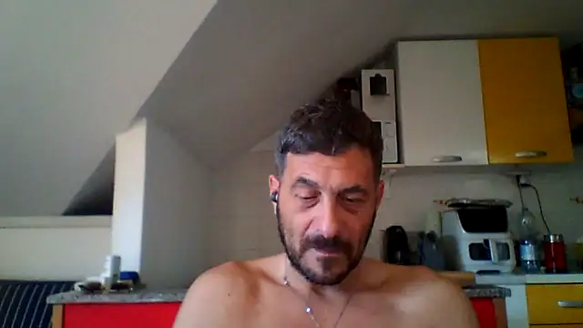 Snapshot of colosone chatting on May 20, 2026, 6:41 am colosone online show from May 20, 2026, 6:41 am