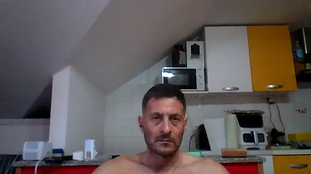 Snapshot of colosone chatting on May 27, 2026, 5:32 pm colosone online show from May 27, 2026, 5:32 pm