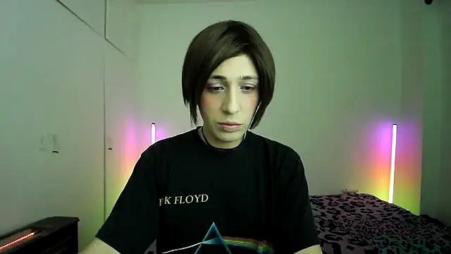 Snapshot of HoneyValentine chatting on February 13, 2026, 9:44 pm HoneyValentine online show from February 13, 2026, 9:44 pm