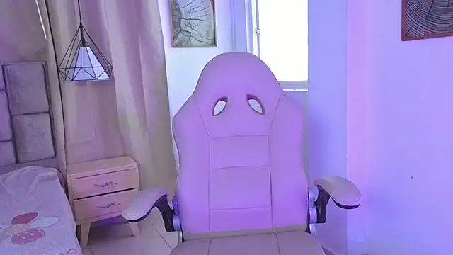 scarlettjohnson  online show from January 12, 2026, 1:05 pm