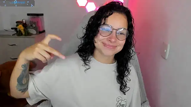 emillyaqua online show from January 6, 2026, 9:07 pm