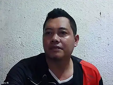 Snapshot of UrAsianGuy90 chatting on January 6, 2026, 4:05 am UrAsianGuy90 online show from January 6, 2026, 4:05 am