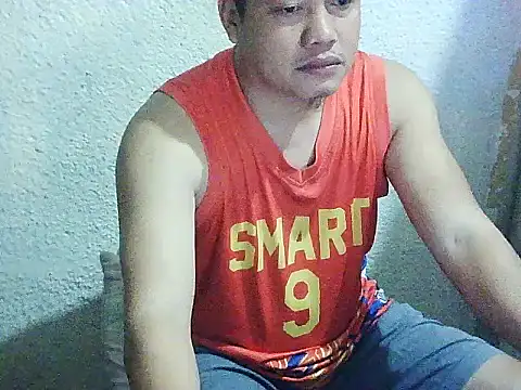 Snapshot of UrAsianGuy90 chatting on January 13, 2026, 12:27 am UrAsianGuy90 online show from January 13, 2026, 12:27 am