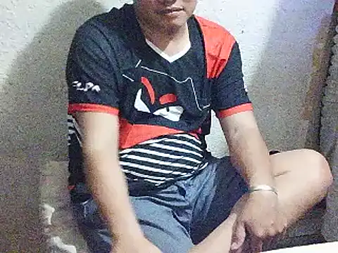 Snapshot of UrAsianGuy90 chatting on January 14, 2026, 2:33 pm UrAsianGuy90 online show from January 14, 2026, 2:33 pm