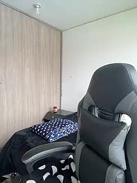 Snapshot of crystal_dlun chatting on February 6, 2026, 3:15 pm crystal dlun online show from February 6, 2026, 3:15 pm