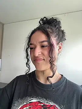 Snapshot of crystal_dlun chatting on February 21, 2026, 6:53 pm crystal dlun online show from February 21, 2026, 6:53 pm