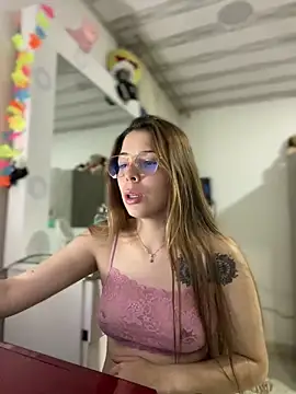 NatalyPinky online show from April 11, 2026, 12:15 am