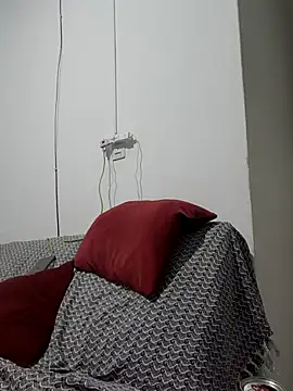 ofjuliaa online show from April 1, 2026, 2:23 am