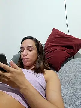 Snapshot of ofjuliaa chatting on April 23, 2026, 3:08 am ofjuliaa online show from April 23, 2026, 3:08 am