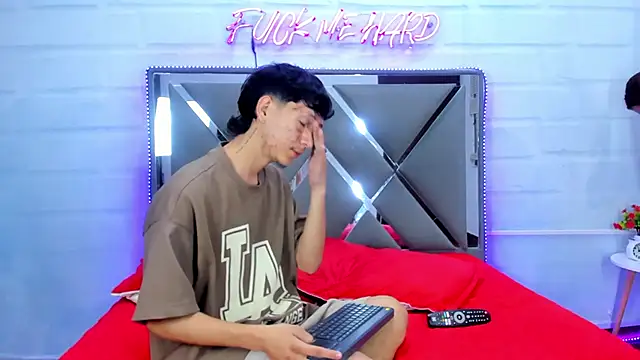 Snapshot of BunnyLove_ chatting on February 27, 2026, 12:10 am BunnyLove online show from February 27, 2026, 12:10 am