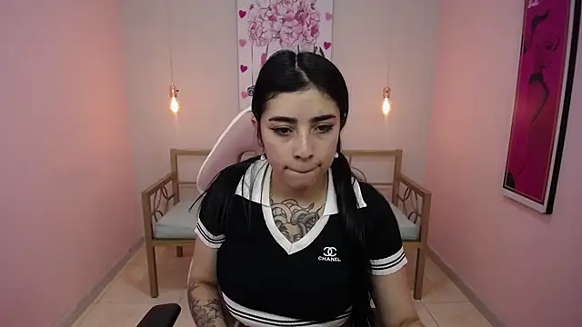 Snapshot of Adri_gomez_x chatting on February 27, 2026, 1:22 pm Adri gomez x online show from February 27, 2026, 1:22 pm