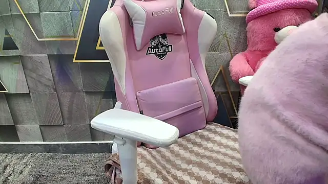 NymphoIsLive online show from April 16, 2026, 5:25 pm