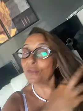 Snapshot of Annalua73 chatting on February 7, 2026, 6:44 pm Annalua73 online show from February 7, 2026, 6:44 pm