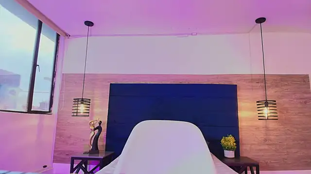 Ellie-Alves online show from April 6, 2026, 3:13 pm