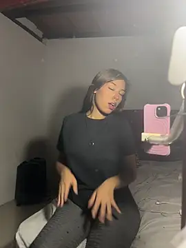 Kitty20205 online show from February 17, 2026, 2:52 am