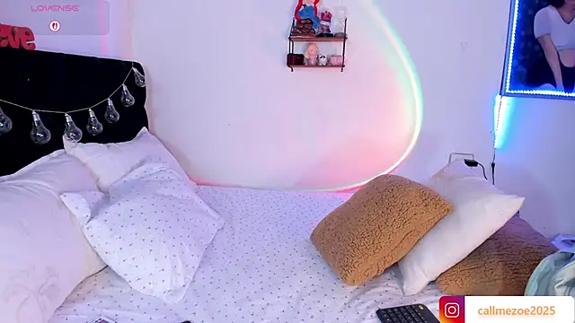 Snapshot of zoe_siren chatting on February 7, 2026, 12:14 am zoe siren online show from February 7, 2026, 12:14 am