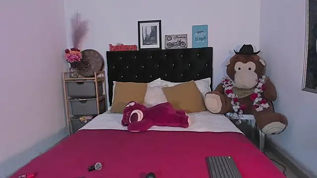 zoe siren online show from July 15, 2026, 3:01 am
