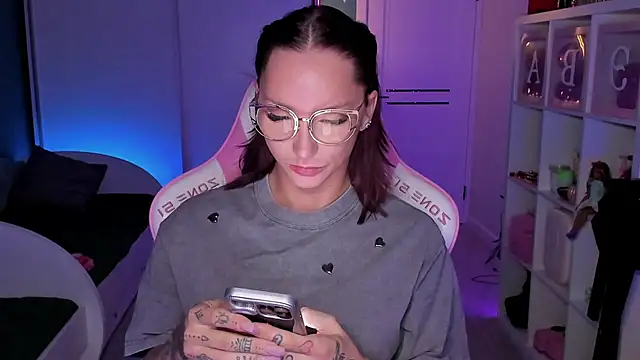 Snapshot of SibylVex chatting on February 6, 2026, 3:48 pm SibylVex online show from February 6, 2026, 3:48 pm